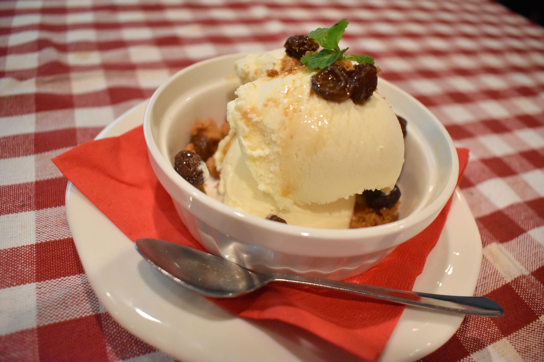 【クラシックカフェ 赤坂 カーサクラシカ】バニラアイス（フルサイズ） 税込 800円 